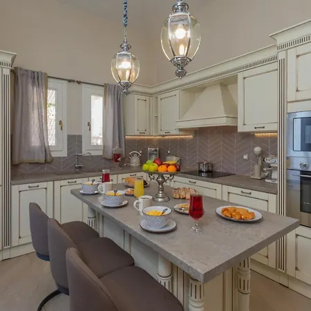 Luxury Fiscardo Walk - Heated Pool & Jacuzzi Fiskardo