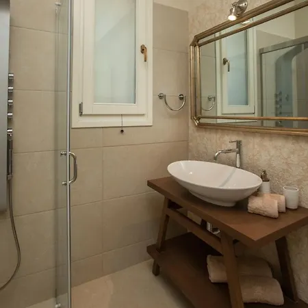 Luxury Fiscardo Walk - Heated Pool & Jacuzzi Vila *