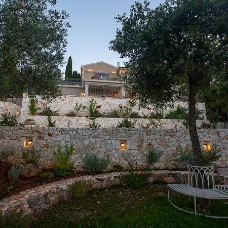 Luxury Fiscardo Walk - Heated Pool & Jacuzzi Villa