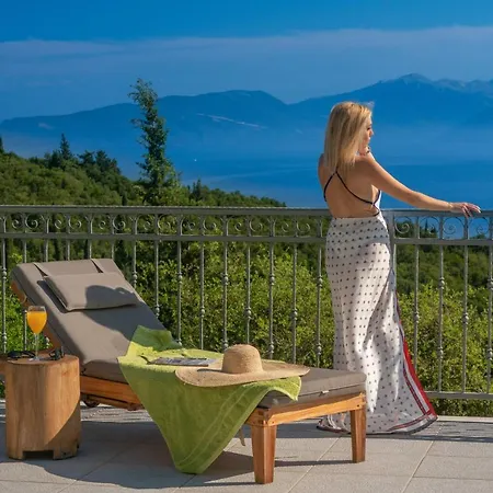 Luxury Fiscardo Walk - Heated Pool & Jacuzzi Vila *