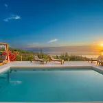 Вилла Luxury Fiscardo Walk - Heated Pool & Jacuzzi