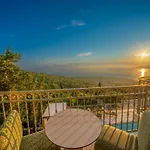 Вилла Luxury Fiscardo Walk - Heated Pool & Jacuzzi Фискардон