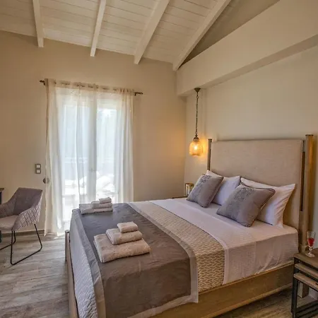 Luxury Fiscardo Walk - Heated Pool & Jacuzzi