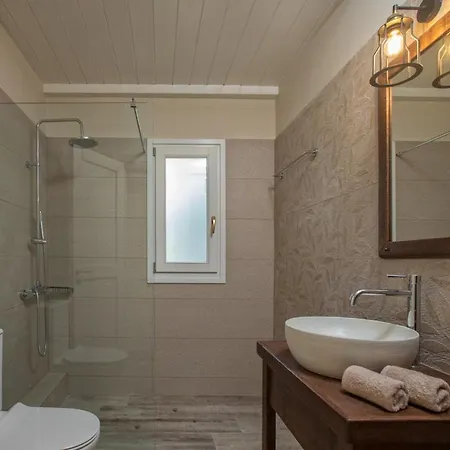 Luxury Fiscardo Walk - Heated Pool & Jacuzzi ヴィラ