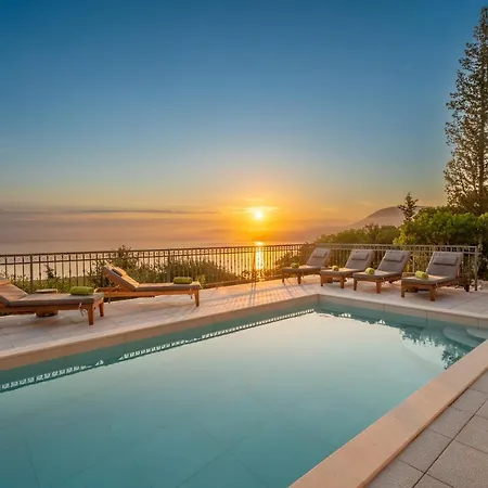 Luxury Fiscardo Walk - Heated Pool & Jacuzzi 빌라