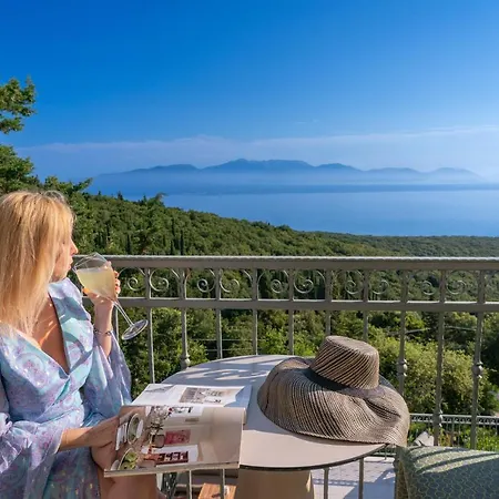 Villa Luxury Above Emblisi , With Heated Pool ! Fiskardo