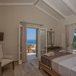 Βίλα Luxury Fiscardo Walk - Heated Pool & Jacuzzi