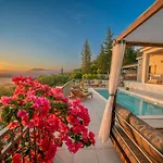 Βίλα Luxury Fiscardo Walk - Heated Pool & Jacuzzi *