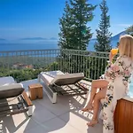 Βίλα Luxury Fiscardo Walk - Heated Pool & Jacuzzi *