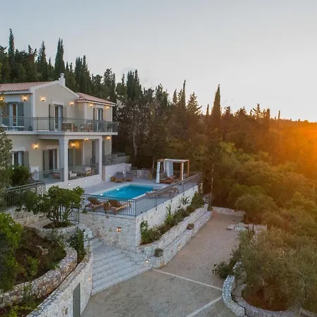 Luxury Fiscardo Walk - Heated Pool & Jacuzzi Vilă