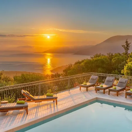 Luxury Above Emblisi , With Heated Pool ! * פיסקרדו