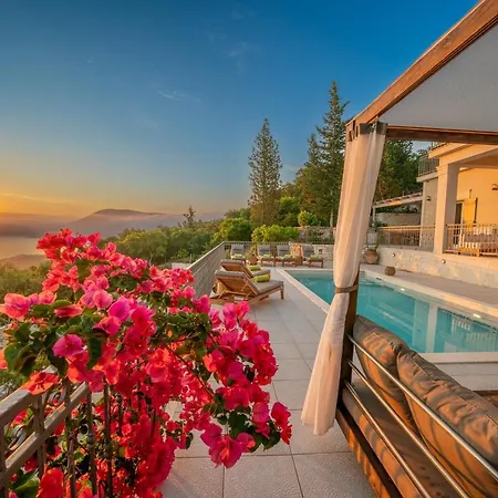 빌라 Luxury Fiscardo Walk - Heated Pool & Jacuzzi *