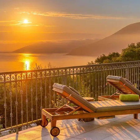 빌라 Luxury Fiscardo Walk - Heated Pool & Jacuzzi