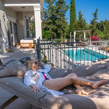 Luxury Fiscardo Walk - Heated Pool & Jacuzzi 피스카던