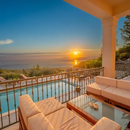 Luxury Fiscardo Walk - Heated Pool & Jacuzzi Vilă *