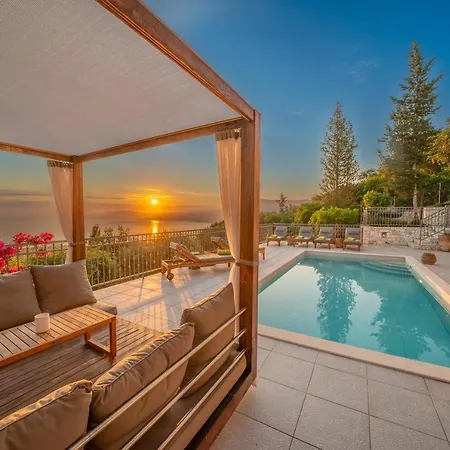 Luxury Fiscardo Walk - Heated Pool & Jacuzzi Vilă